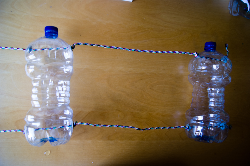 Huerto vertical con botellas plásticas