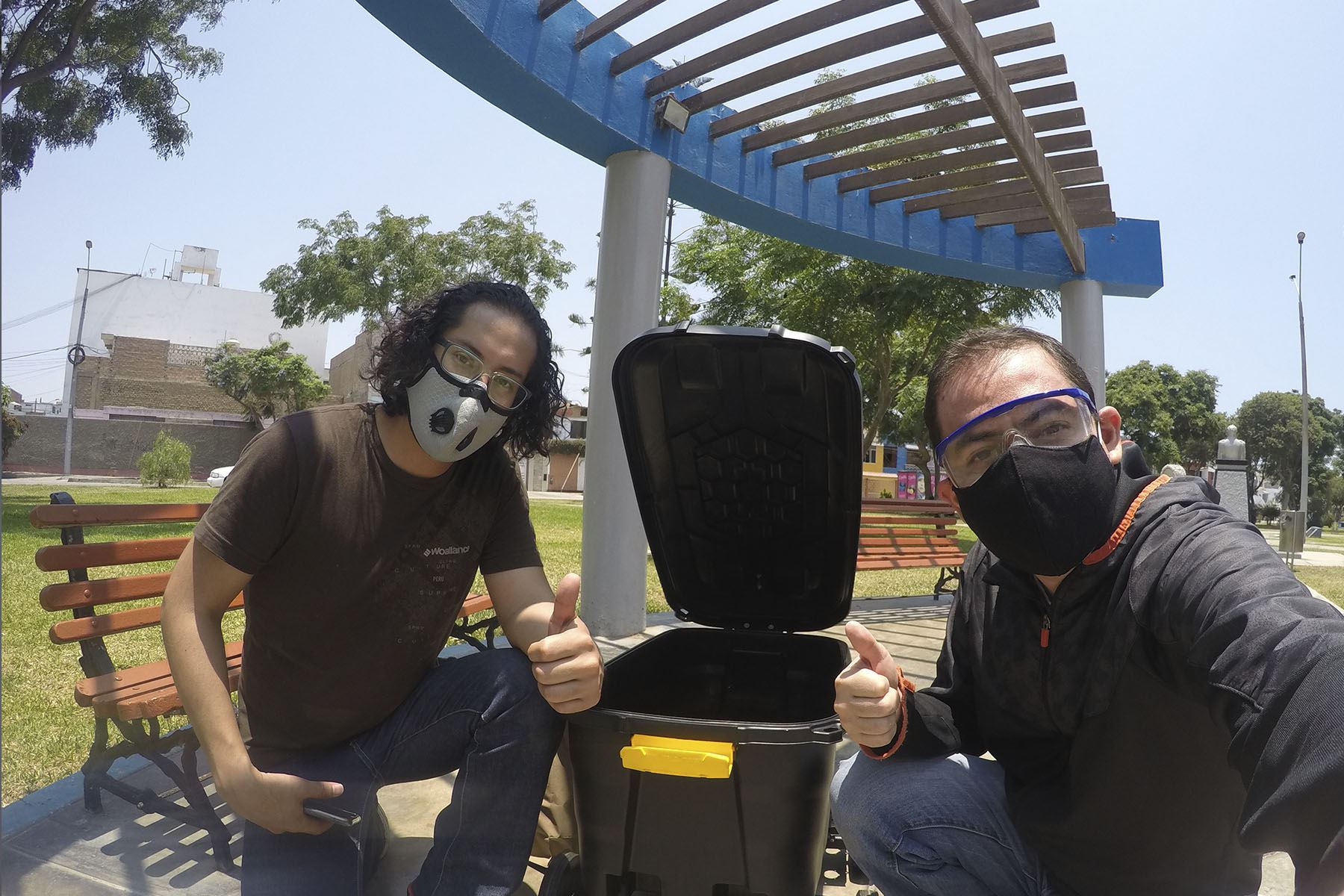 R-UV y Hayka, robots a domicilio